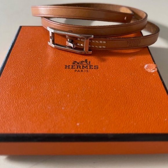 Hermes Authentic  HAPI tan leather bracelet 28" (wraps around wrist several time - Picture 1 of 3